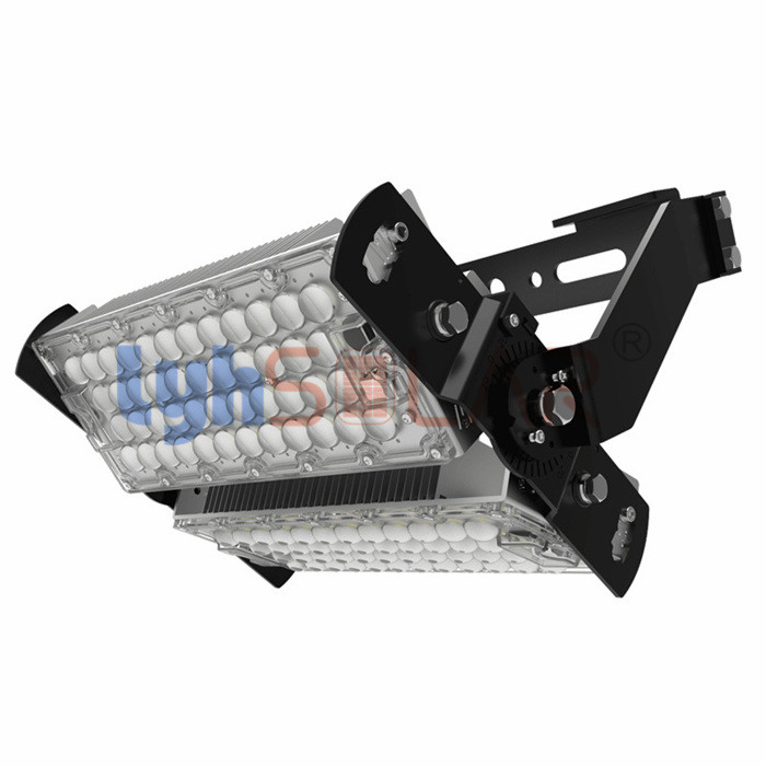 Refletores LED reguláveis ​​de alta eficiência para ambientes externos com IP67 à prova d'água